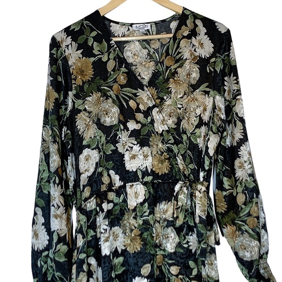 AVLN Studio Over-all Floral Pattern MIDI Dress - Picture 2 of 9